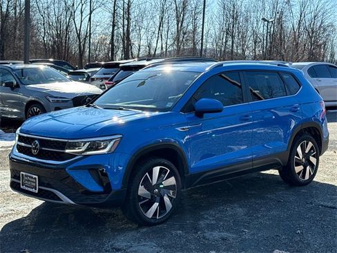 Certified 2023 Volkswagen Taos SEL image 5