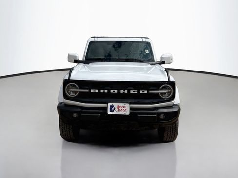 Used 2025 Ford Bronco Outer Banks AWD/4WD image 2