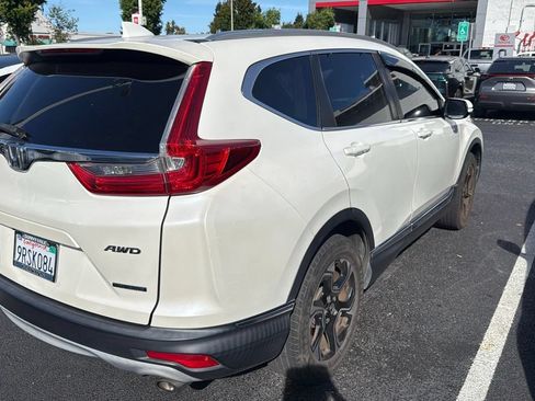 Used 2018 Honda CR-V Touring image 2