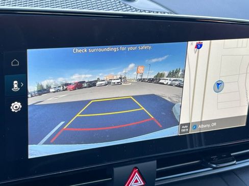 New 2025 Hyundai Elantra SEL image 17