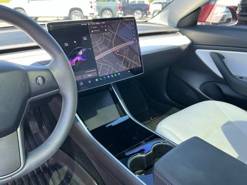 Used 2020 Tesla Model 3 Standard Range Plus RWD image 29