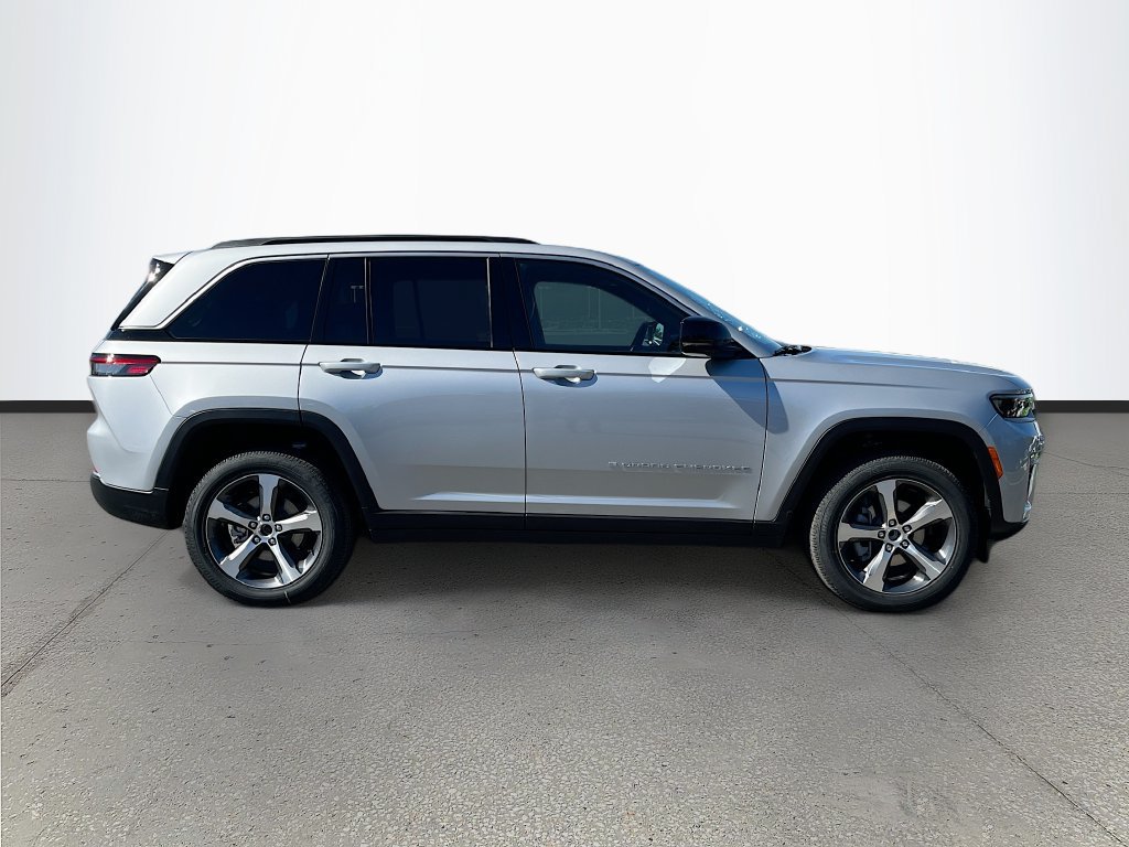 New 2026 Jeep Grand Cherokee Limited w/ Trailer Tow Package RWD image 8