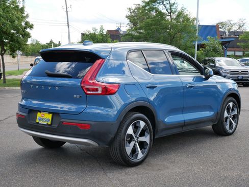 Used 2025 Volvo XC40 B5 Plus AWD/4WD image 7