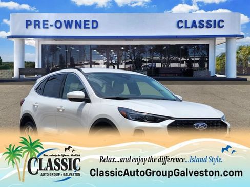 Used 2023 Ford Escape Platinum w/ Class II Trailer Tow Package AWD/4WD image 1