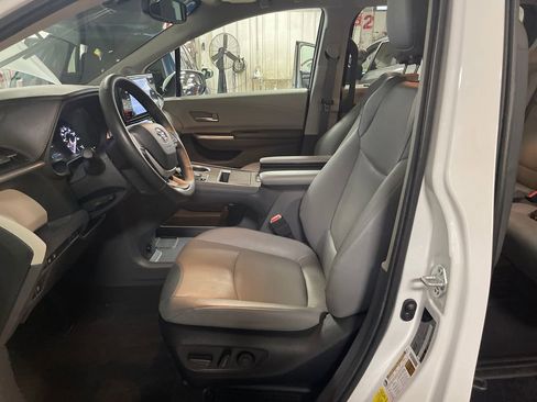 Certified 2024 Toyota Sienna XLE w/ XLE Plus Package AWD/4WD image 13