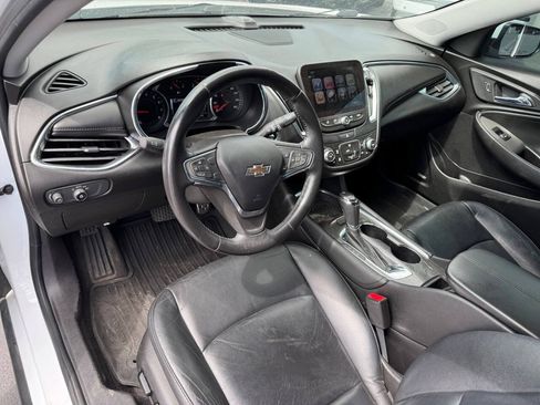 Used 2017 Chevrolet Malibu LT w/ Leather Package FWD image 11