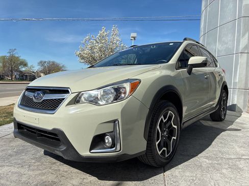 Used 2017 Subaru Crosstrek 2.0i Limited image 3