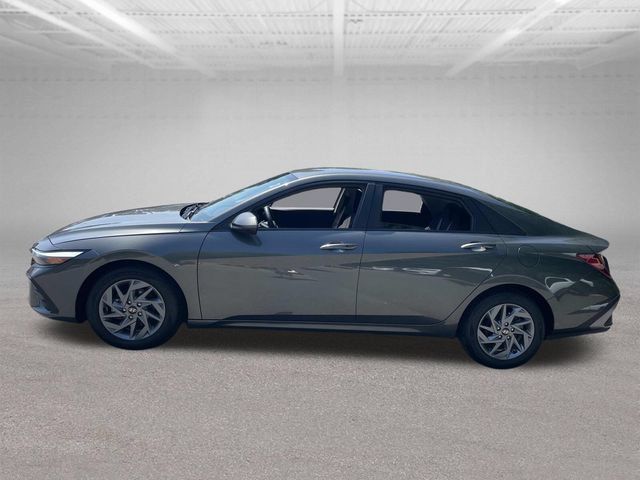 Used 2024 Hyundai Elantra SEL FWD image 10
