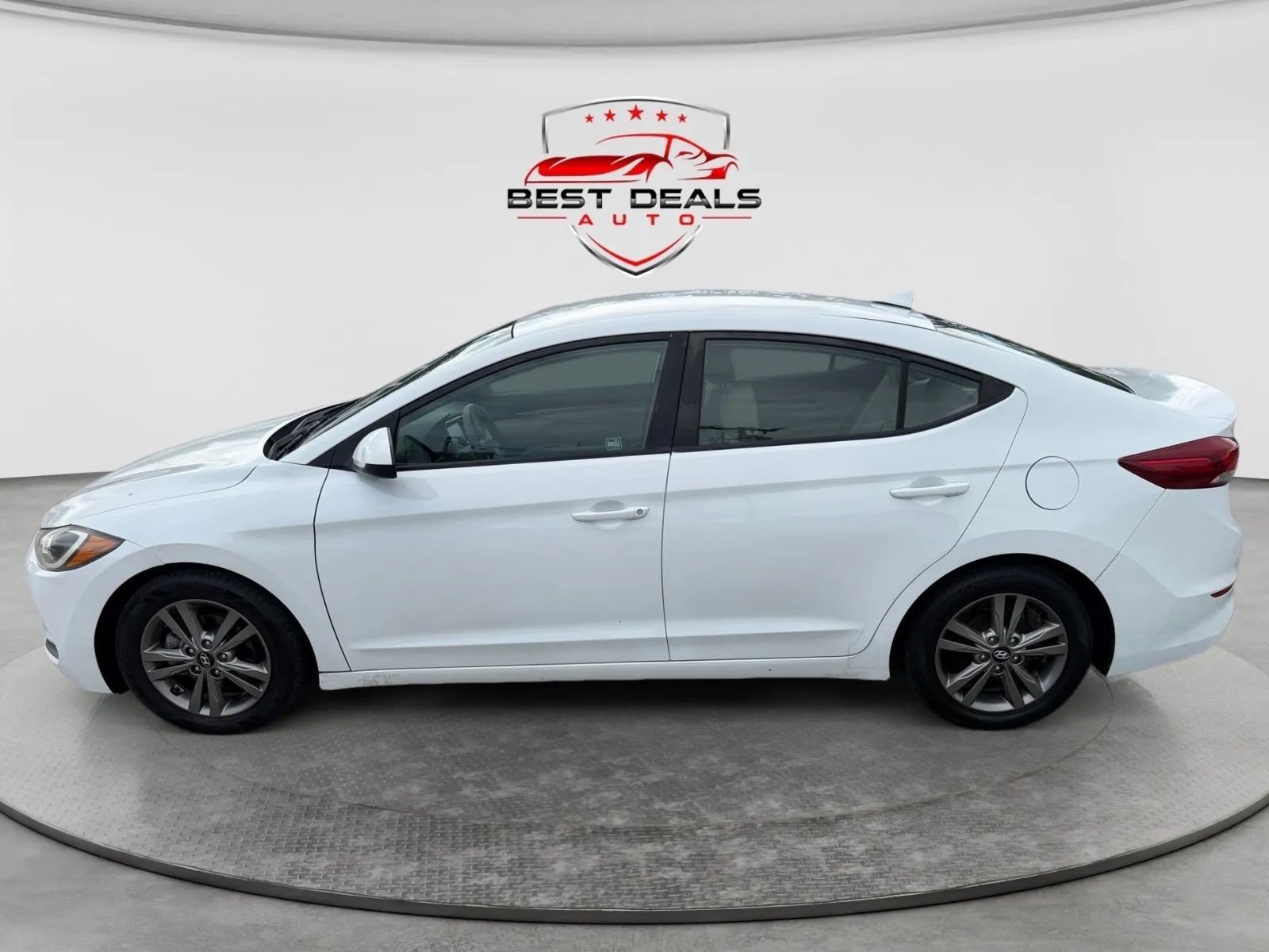Used 2017 Hyundai Elantra SE FWD image 2