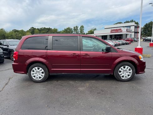 Used 2017 Dodge Grand Caravan SXT w/ Quick Order Package 29G SXT FWD image 6