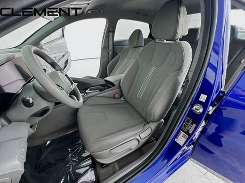 Certified 2024 Hyundai Elantra SEL FWD image 28