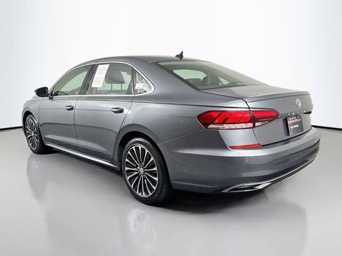 Used 2022 Volkswagen Passat 2.0T image 7