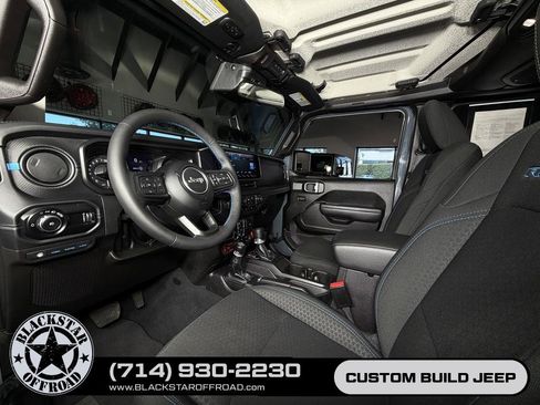Used 2025 Jeep Wrangler Unlimited Rubicon 4xe w/ Convenience Group AWD/4WD image 15