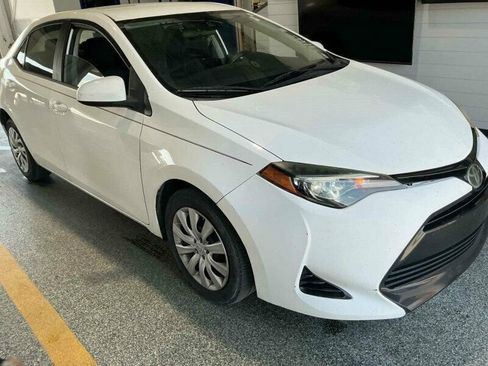 Used 2018 Toyota Corolla image 5