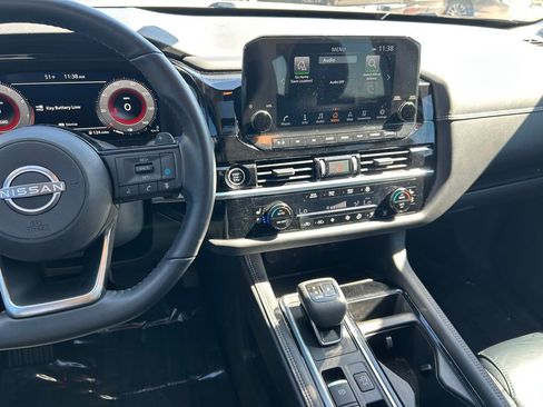 Used 2023 Nissan Pathfinder Platinum image 19