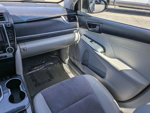 Used 2013 Toyota Camry XLE w/ Leather Pkg image 16