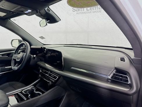 Used 2024 Chevrolet Traverse LT image 31