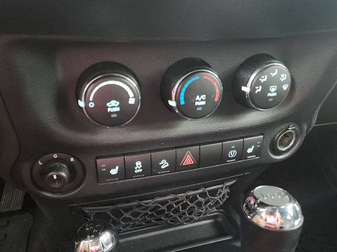 Certified 2017 Jeep Wrangler Unlimited Sahara AWD/4WD image 27