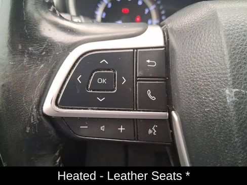 Used 2024 Toyota Highlander XLE AWD/4WD image 17