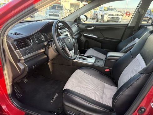 Used 2014 Toyota Camry SE w/ Moonroof Package FWD image 23