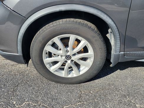 Used 2019 Nissan Rogue SV FWD image 4
