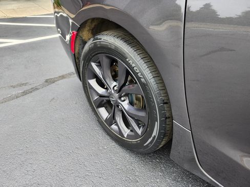 Used 2019 Chrysler Pacifica Touring-L Plus w/ S Appearance Package FWD image 35