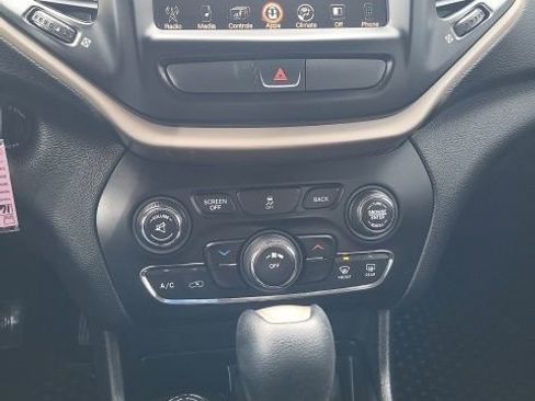 Used 2016 Jeep Cherokee Latitude w/ Cold Weather Group image 13