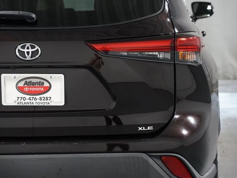 Certified 2021 Toyota Highlander XLE FWD image 10