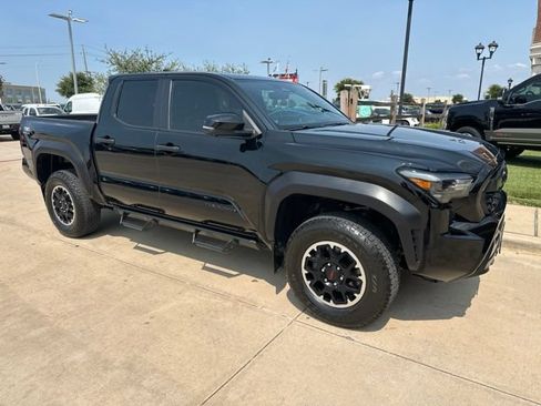 Used 2024 Toyota Tacoma TRD Off-Road w/ TRD Off Road Premium Package AWD/4WD image 2