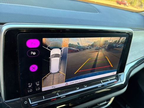 Used 2024 Volkswagen Atlas SEL Premium R-Line image 19