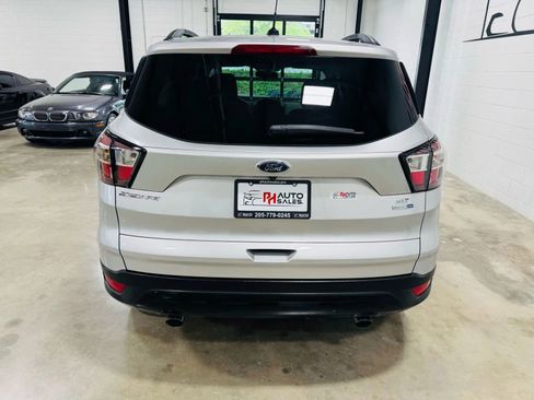 Used 2018 Ford Escape SE w/ SE Sport Appearance Package image 3