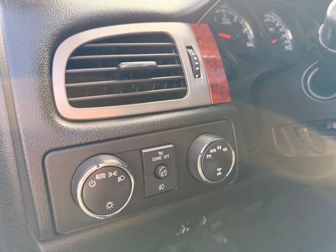 Used 2013 Chevrolet Avalanche LTZ AWD/4WD image 19