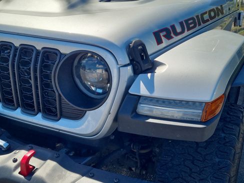 Used 2024 Jeep Wrangler Unlimited Rubicon AWD/4WD image 8