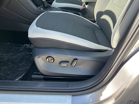 New 2026 Volkswagen Taos SE FWD image 16