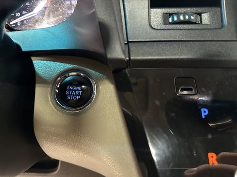 Used 2017 Toyota Sienna XLE Premium FWD image 15