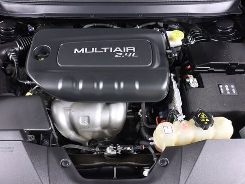 Used 2019 Jeep Cherokee Latitude w/ Cold Weather Group AWD/4WD image 41