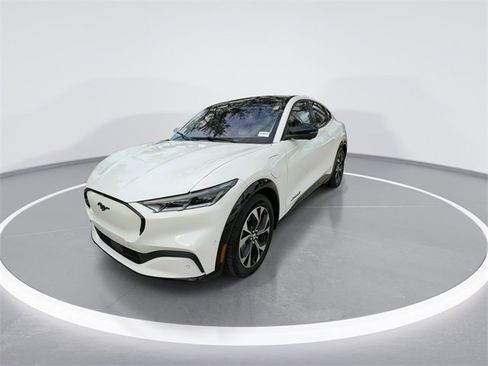 Used 2021 Ford Mustang Mach-E Premium image 4