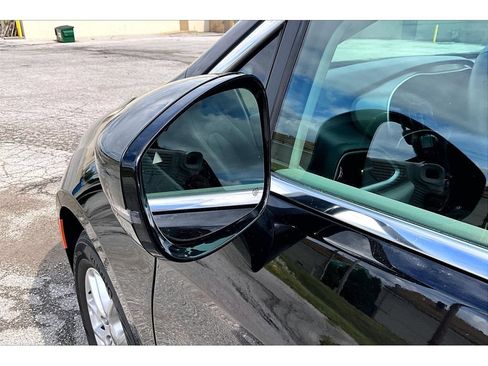 Used 2024 Chrysler Pacifica Touring-L FWD image 33