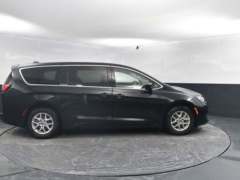 Used 2023 Chrysler Voyager LX image 11