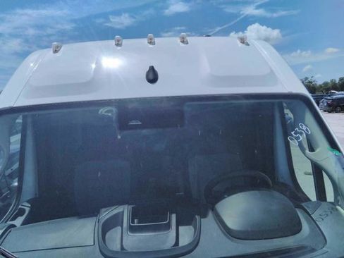 Used 2025 RAM ProMaster 2500 w/ Convenience Group FWD image 2