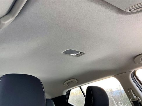 Used 2022 Nissan Kicks S image 19