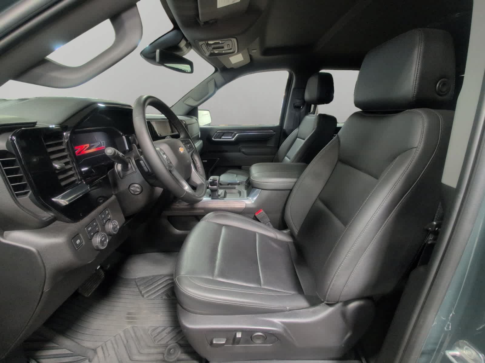 Used 2025 Chevrolet Silverado 1500 LTZ AWD/4WD image 9