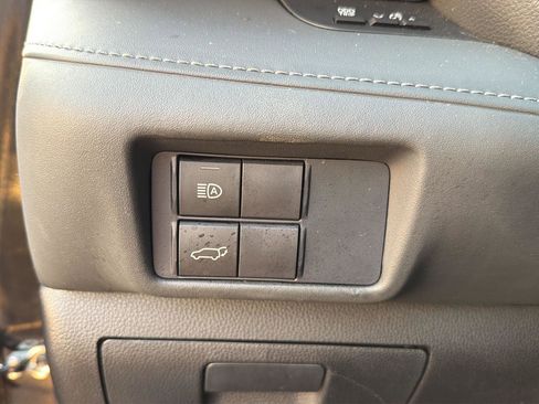 Used 2021 Toyota Highlander XSE FWD image 19