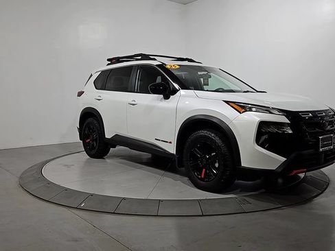 Certified 2025 Nissan Rogue SV AWD/4WD image 9