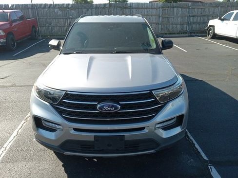 Used 2020 Ford Explorer XLT w/ Equipment Group 202A image 2