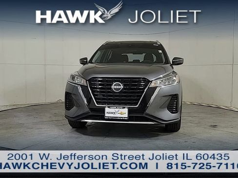 Used 2024 Nissan Kicks SV image 2