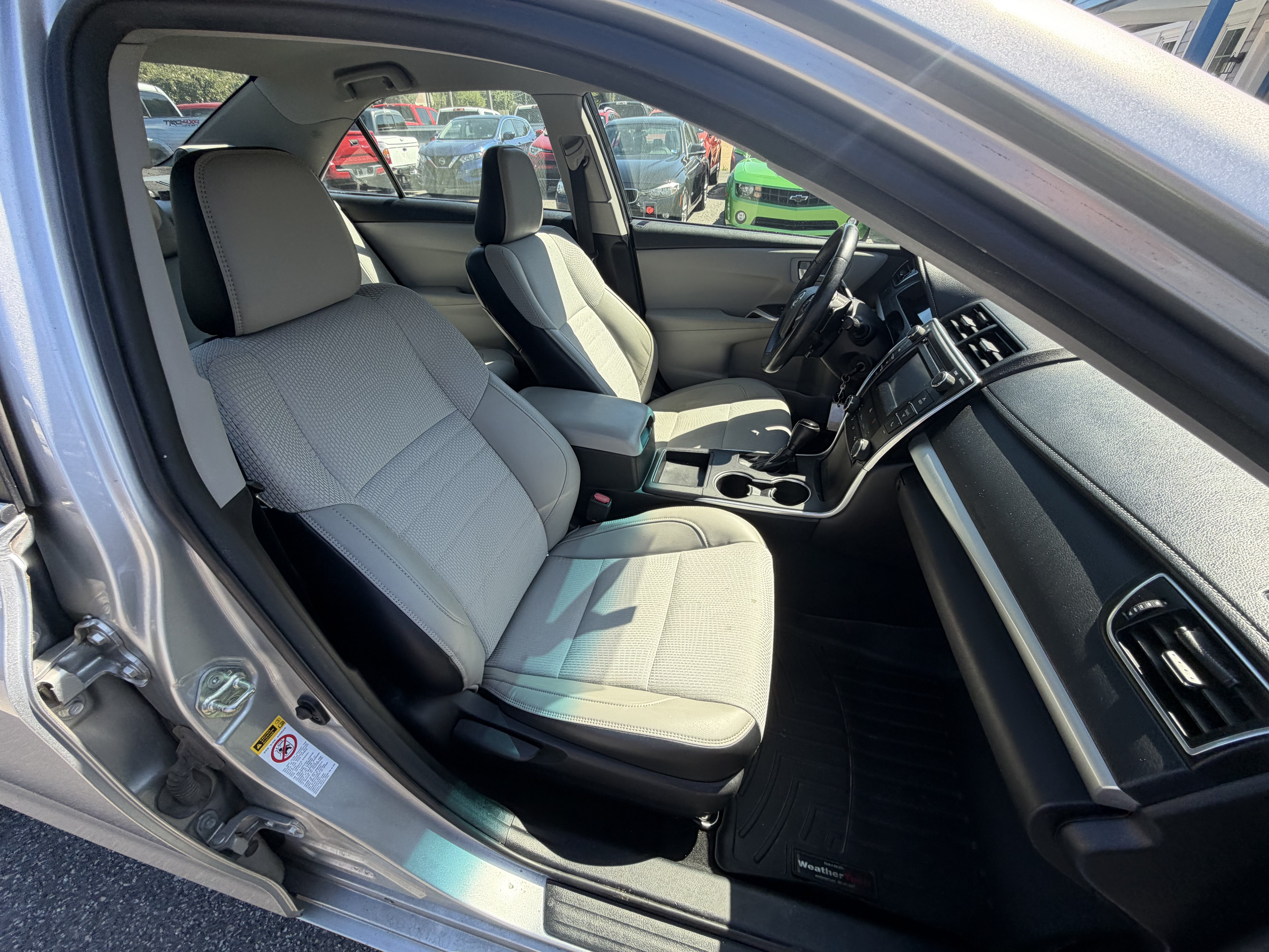 Used 2017 Toyota Camry SE FWD image 14