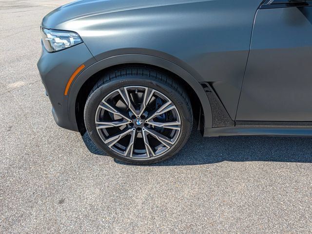 Used 2022 BMW X7 xDrive40i w/ M Sport Package AWD/4WD image 27