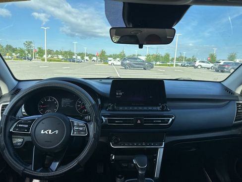 Used 2022 Kia Seltos S FWD image 17
