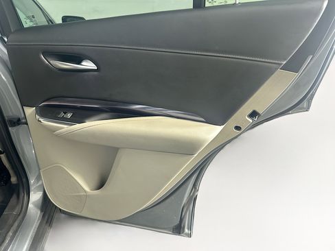 Used 2023 Cadillac XT4 Luxury w/ Cold Weather Package FWD image 32